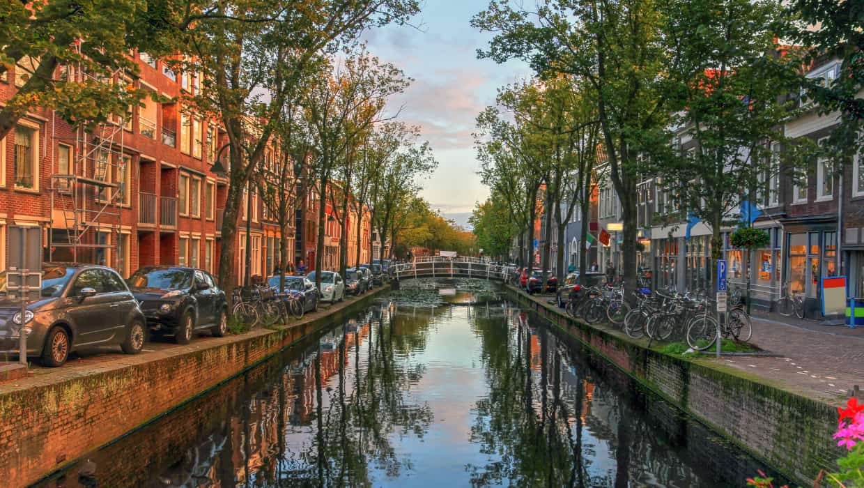 delft river running through the city